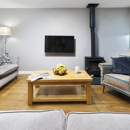 3 Bed In Oc-c29820 Holiday home